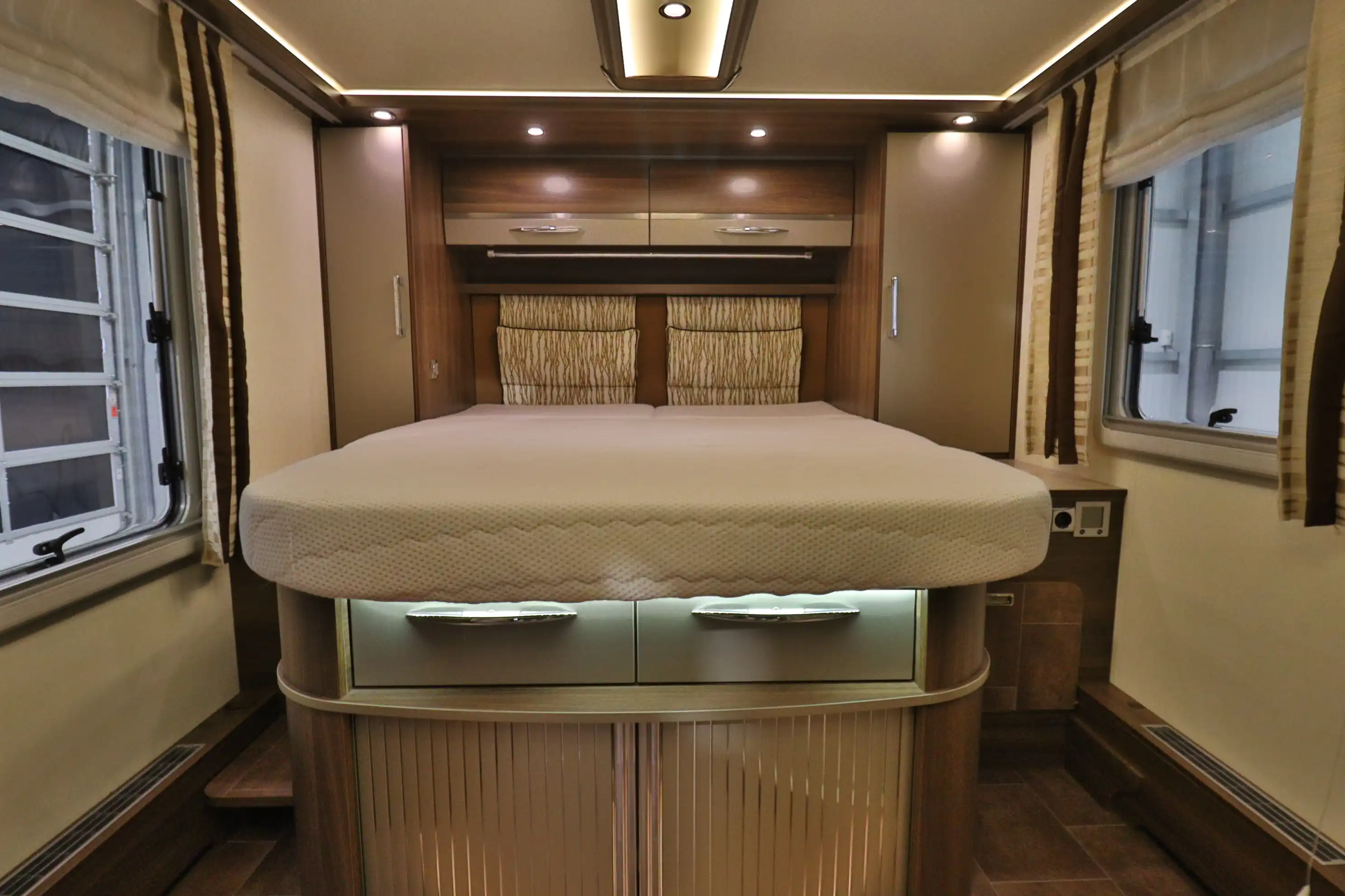 BUERSTNER I 900 G Elegance